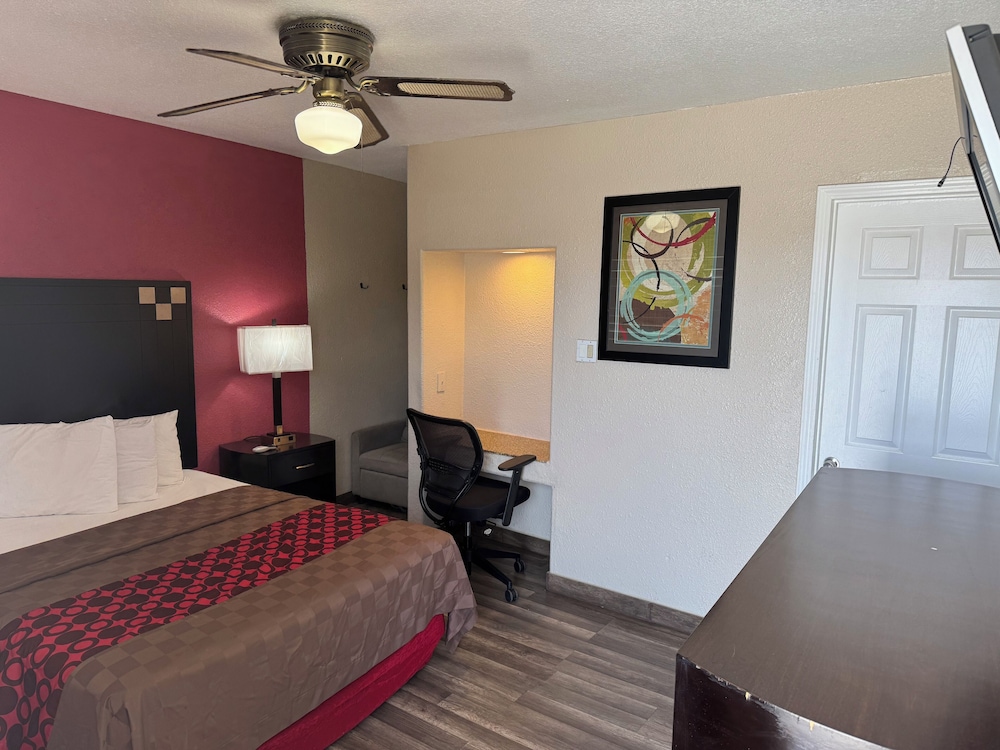 Western Motel 5/30