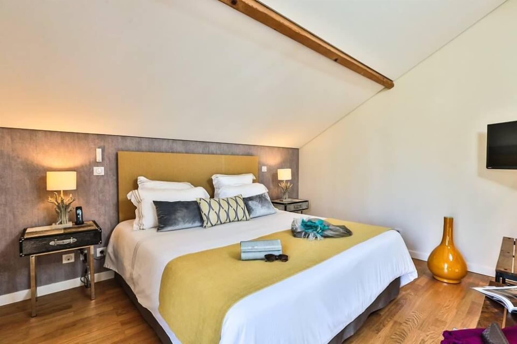 SIGNATURE, SUITE, TERRACE