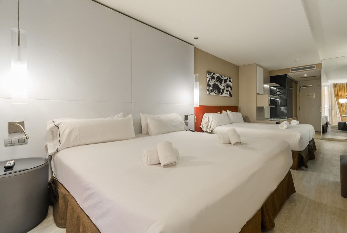 ROOM, QUADRUPLE