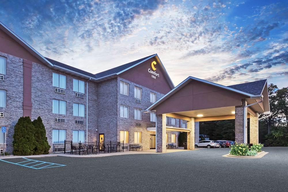 Comfort Inn Whitehall Near Michigan s Adventure 1/36