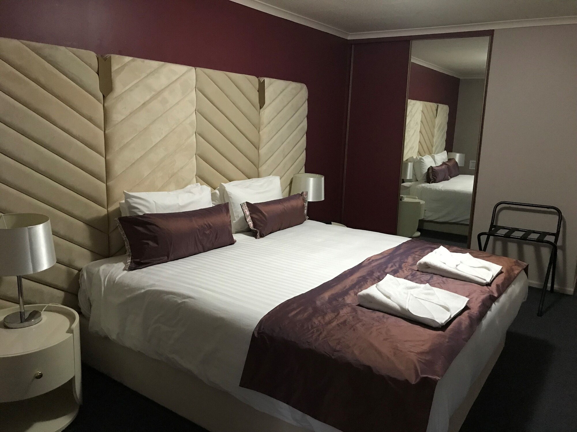 Level, King Bed