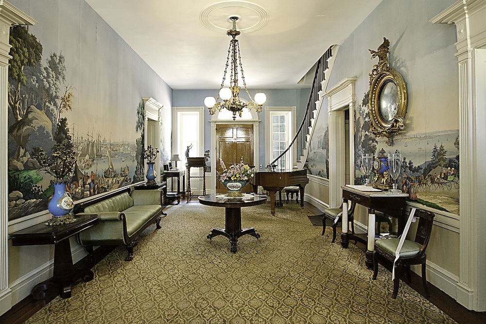 Monmouth Historic Inns And Gardens 32/72