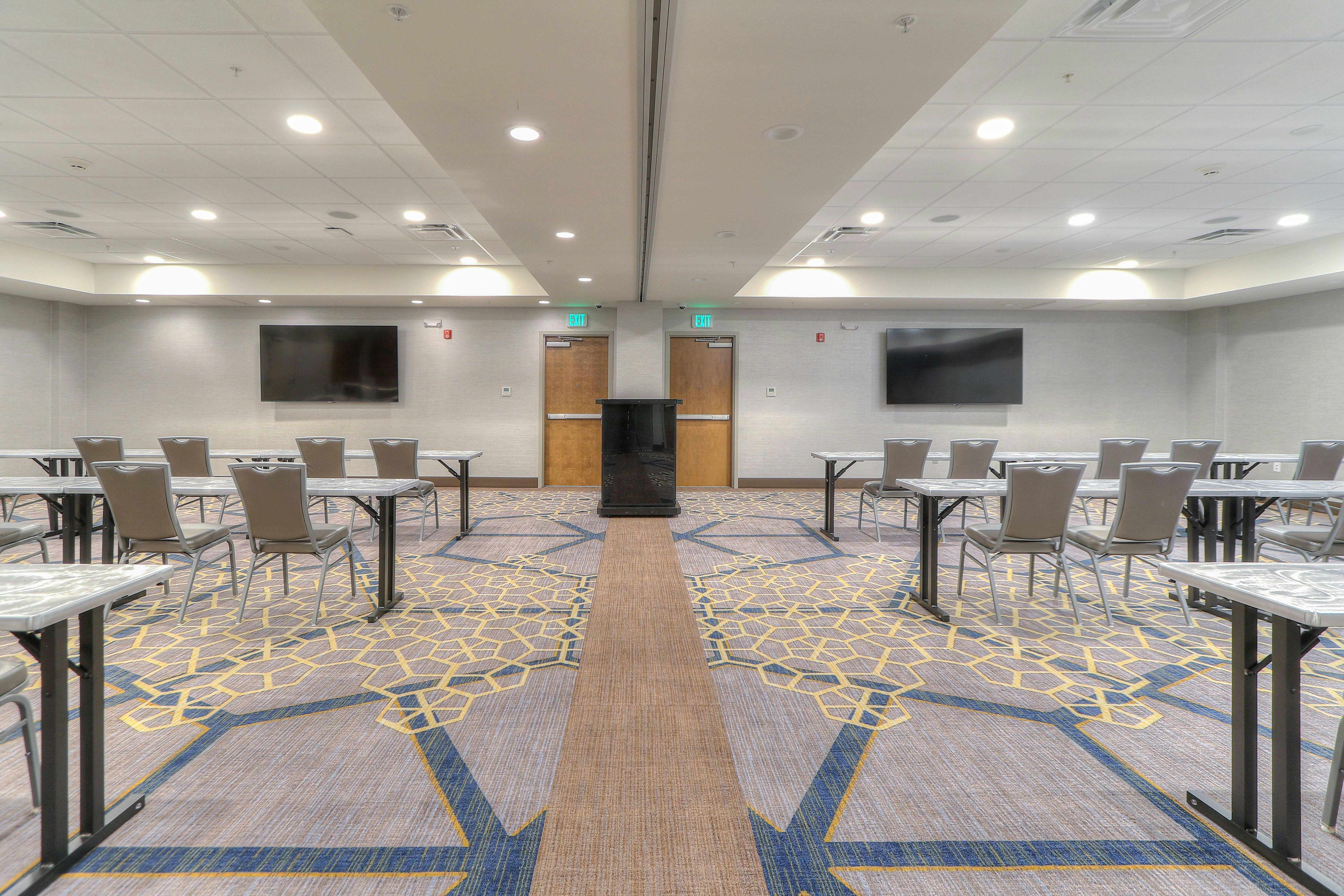 Holiday Inn & Suites Pigeon Forge Convention Center (ex Econo Lodge Hotel) 24/30