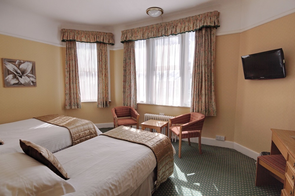 Trouville Hotel 17/76