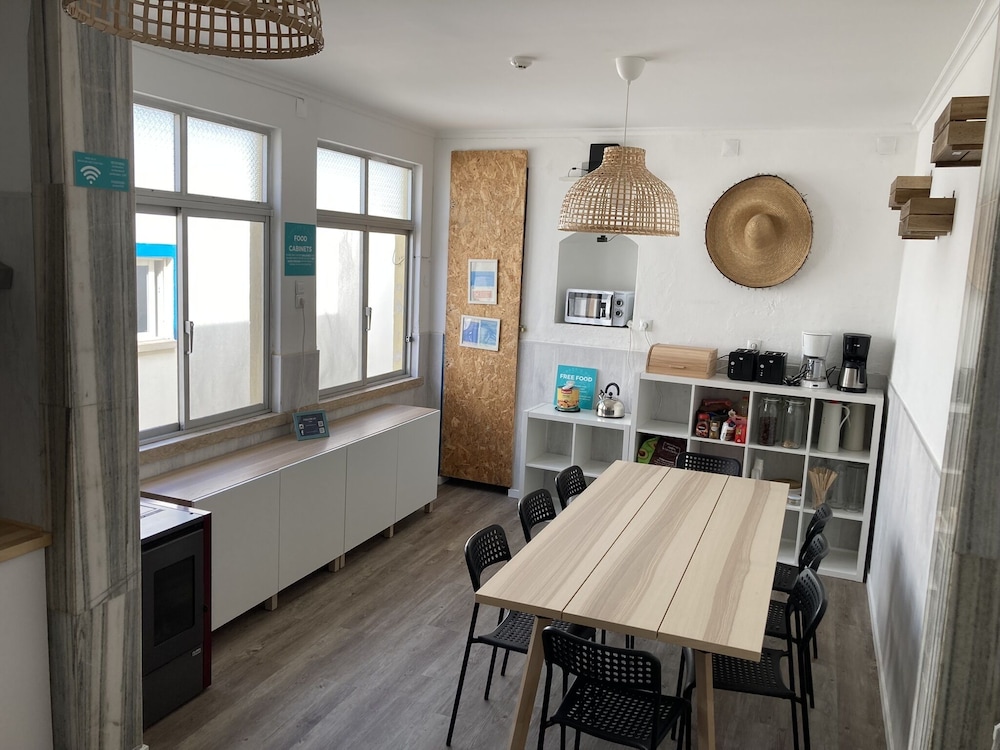 Surfer's Den Ericeira 11/43