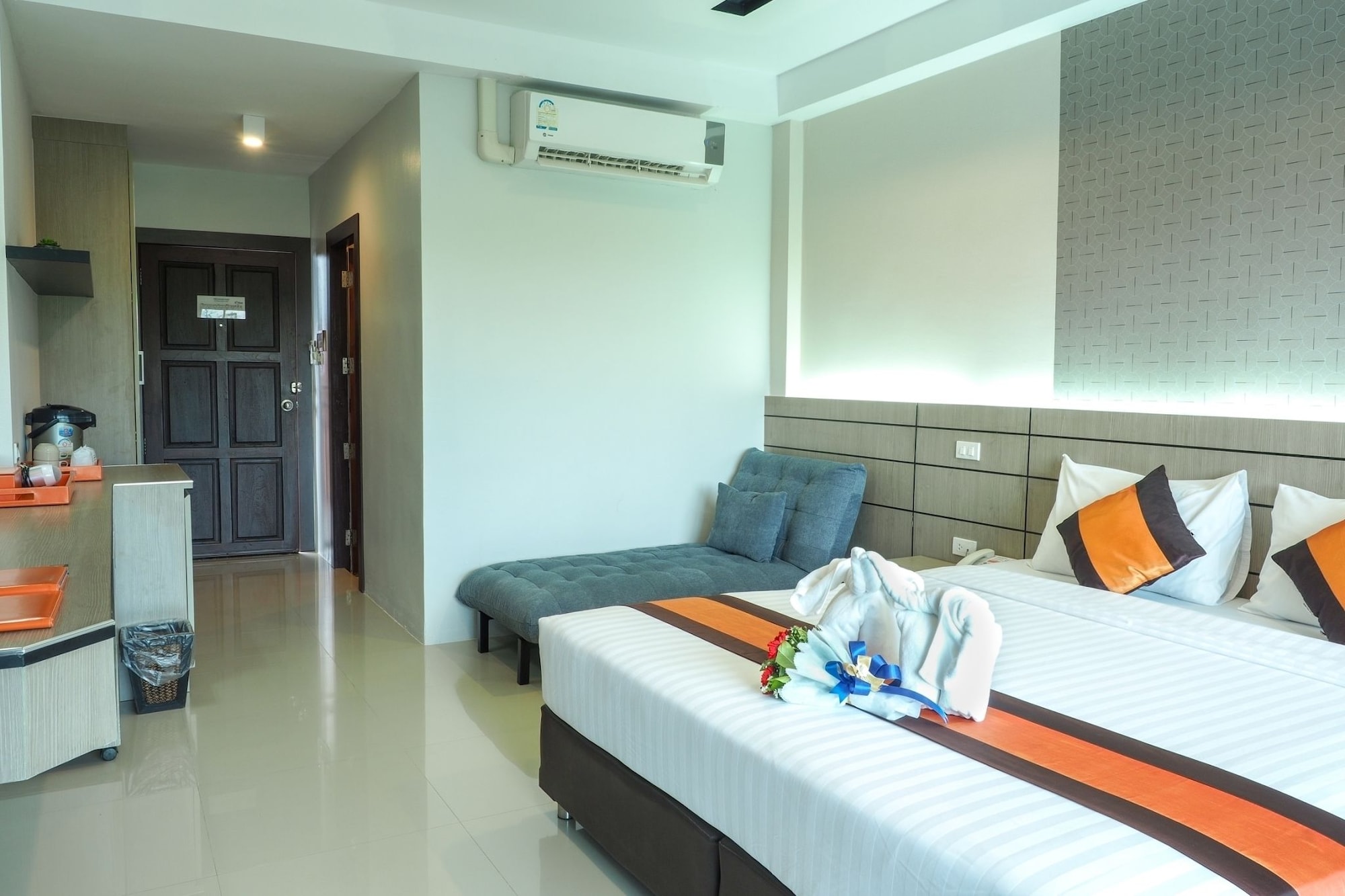 DELUXE, TWIN BEDS
