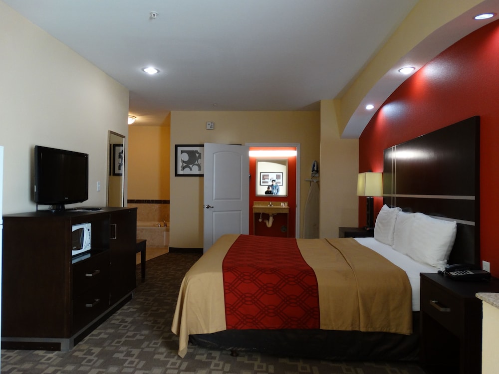 Regency Inn & Suites Baytown 27/62