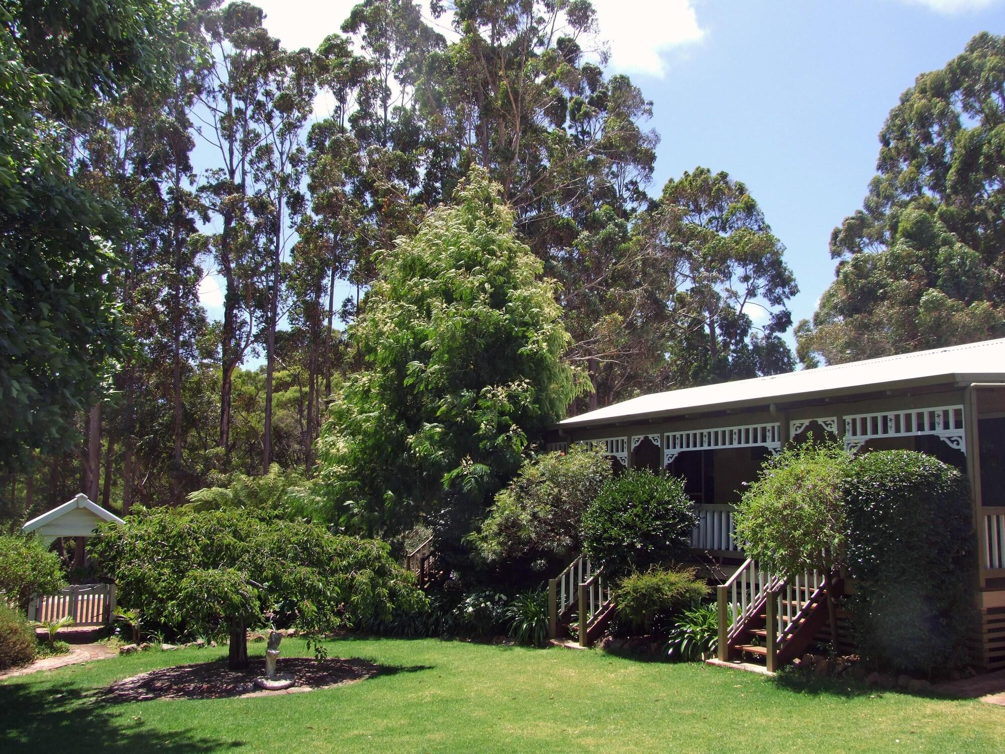 ADAMSONS RIVERSIDE ACCOMMODATION 84/100