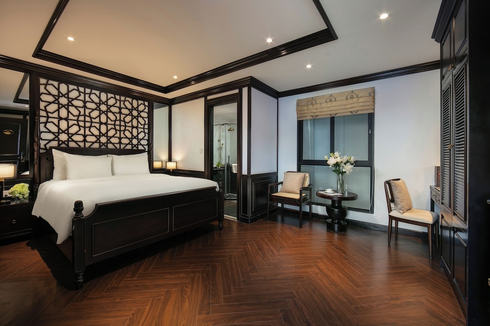 MAY DE VILLE Crown Hotel 9/46