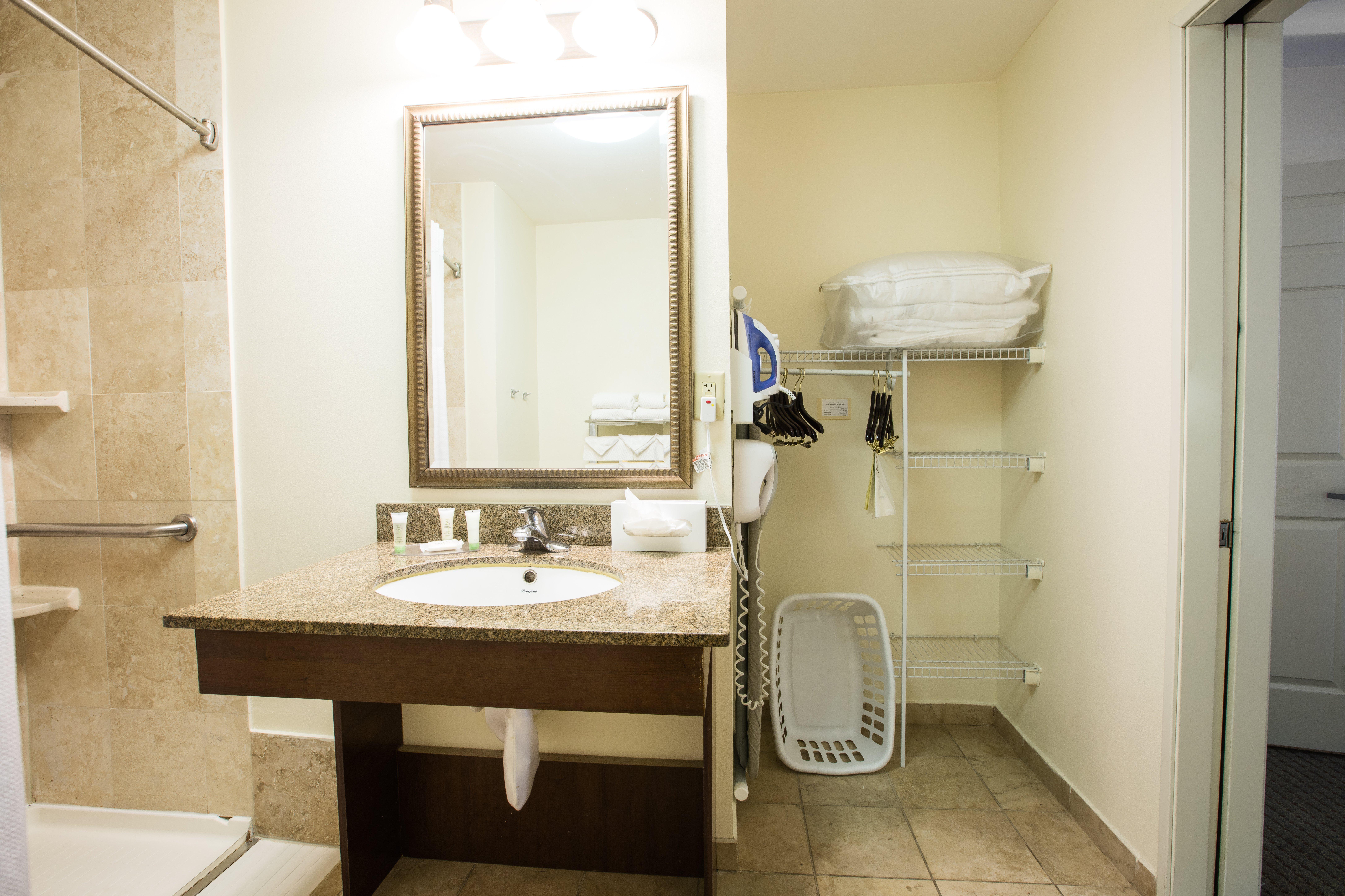 غرفة بسرير مزدوج لذوي الإعاقة، STAYBRIDGE SUITES AUSTIN AIRPORT 2/3