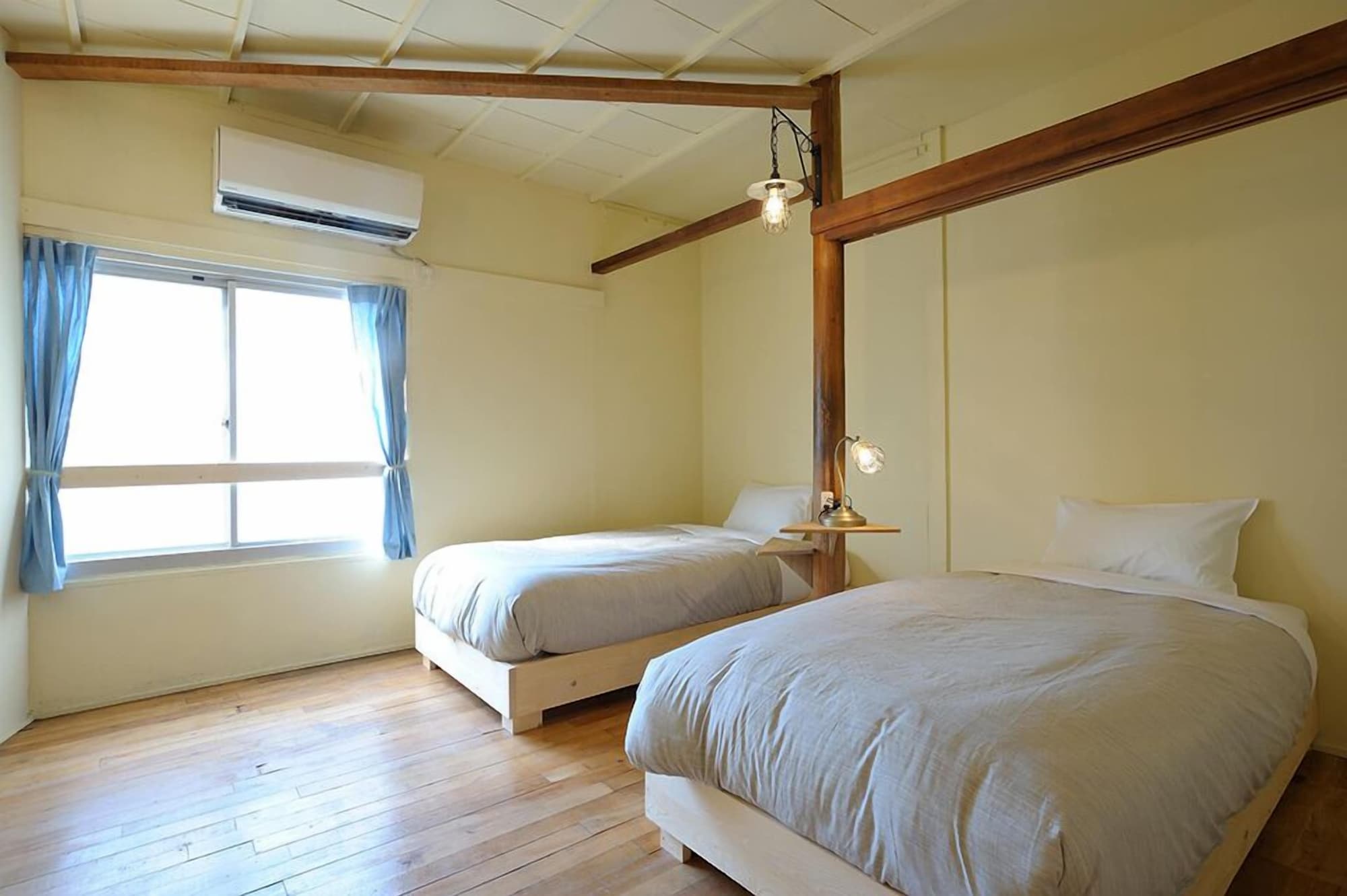 ROOM, TWIN BEDS, SHARED BATHROOM