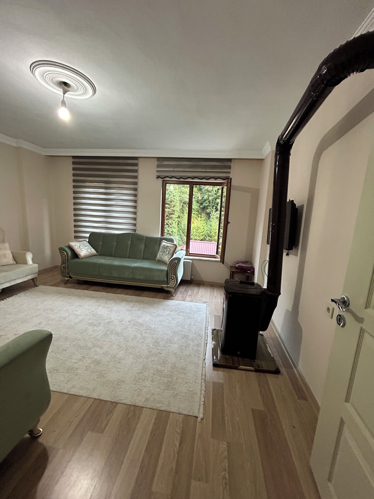 ROOM, APARTMENT