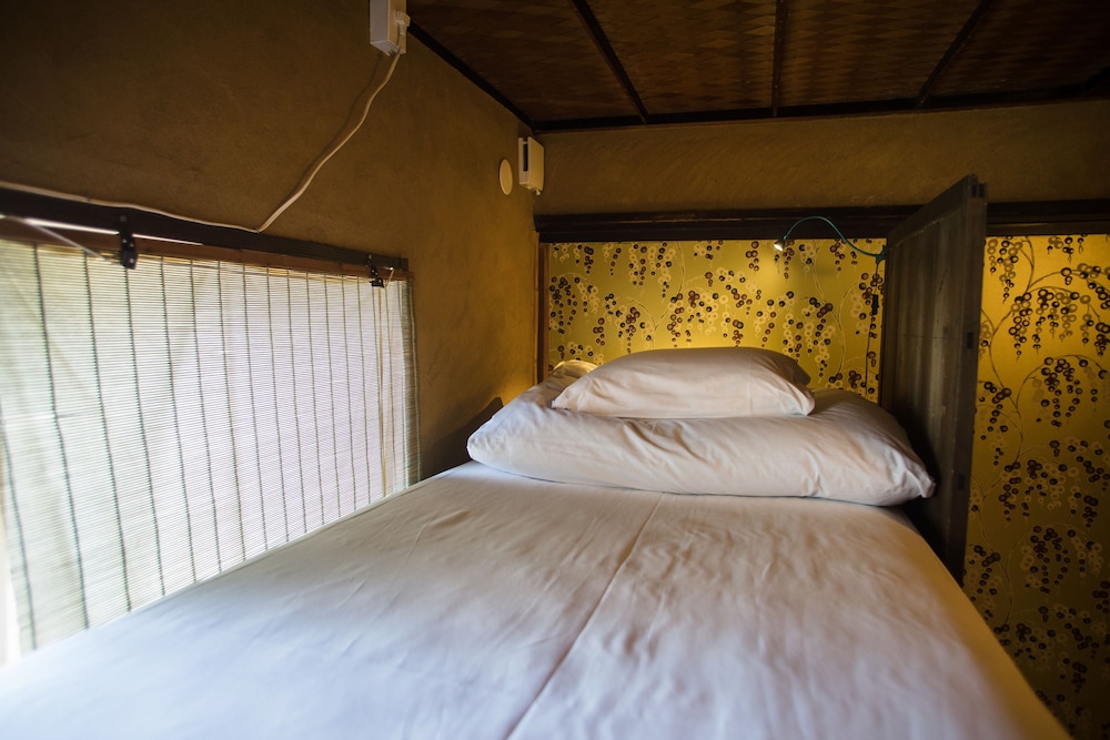 ROOM, FUTON BED, TWIN BEDS, WITH EXTRA BED