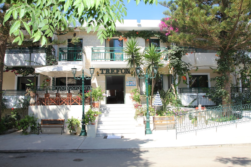 Trefon Hotel Apartments and Family Suites 2/73