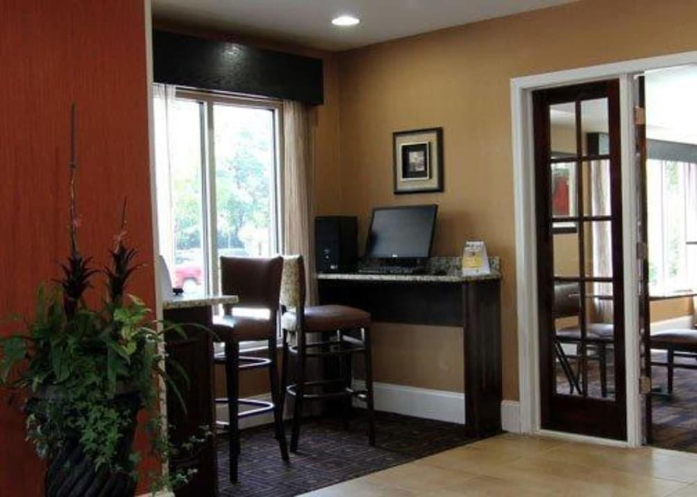 Quality Inn & Suites Greenville Near Downtown 17/19