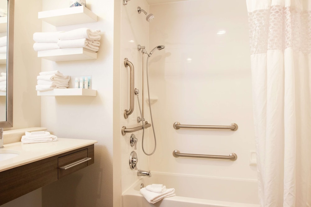 Hampton Inn & Suites Boone 15/55