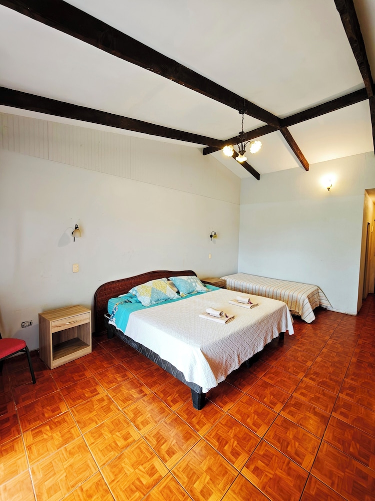 Tupa Hotel 8/50