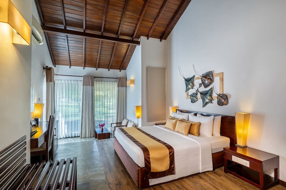 The Calm Resort and Spa 18/50