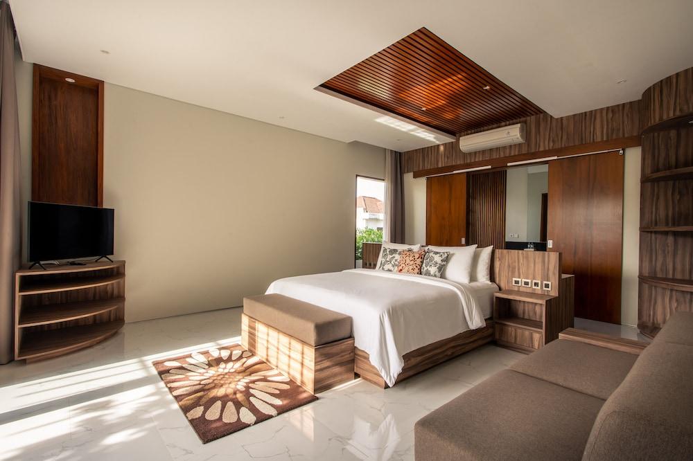 3 Bedrooms, Grand, Suite, Villa