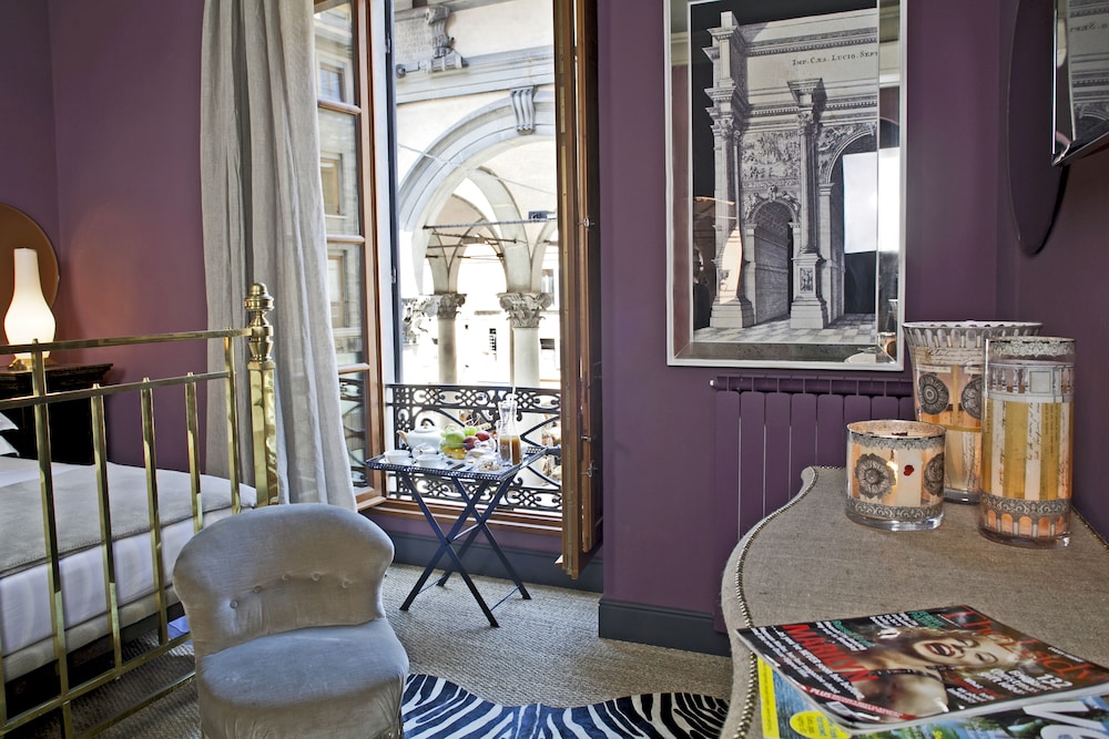 Porcellino Gallery Art Boutique B and B 25/39