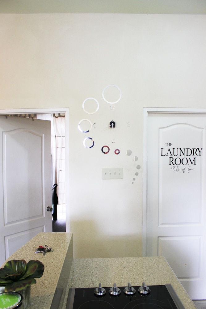 Eclipse Suite Guest Apartments 6/77