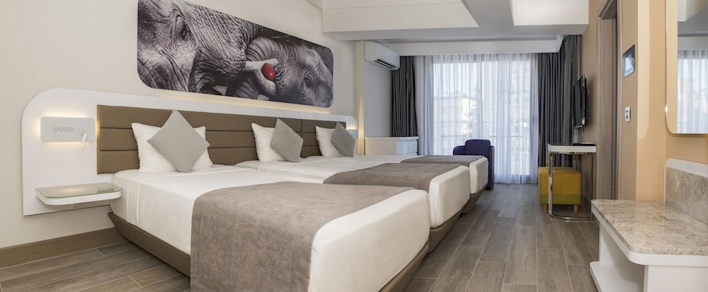 Lalila Blue Suites 26/73