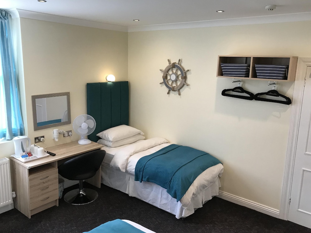 Cassandra Guest House 20/65