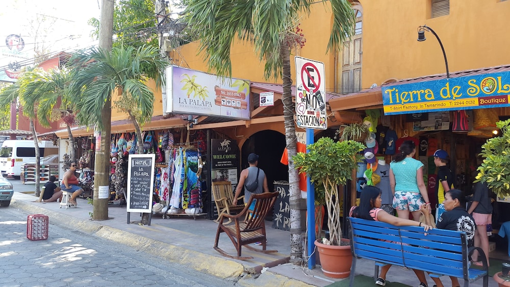 Hotel La Palapa 68/76
