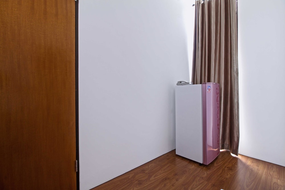 Reddoorz Plus Near Plaza Indonesia 18/26