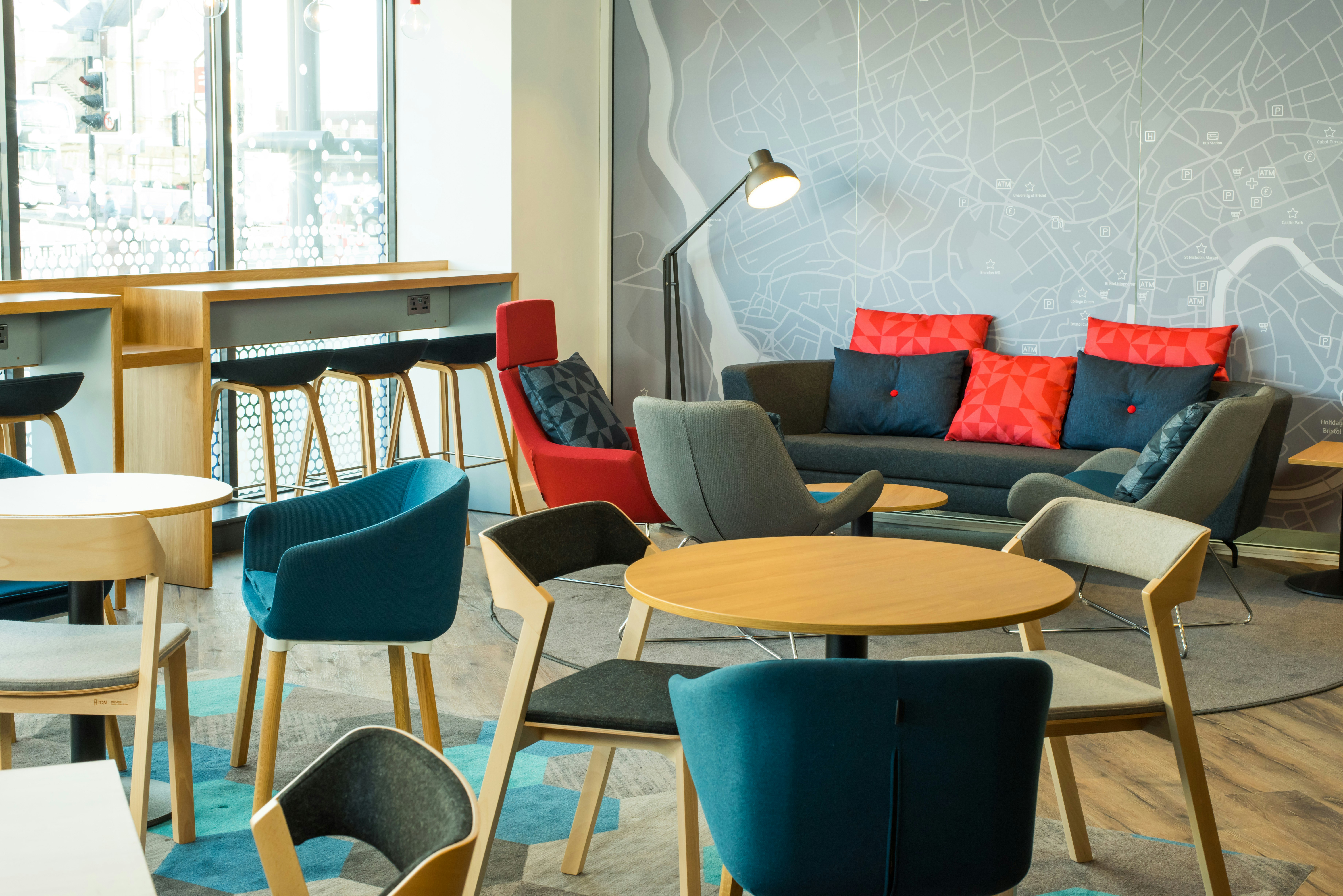 Holiday Inn Express Bristol City Centre 24/47