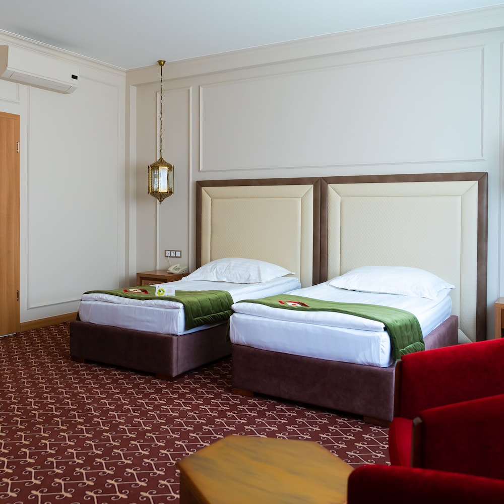 Jumbaktas Hotel 11/75