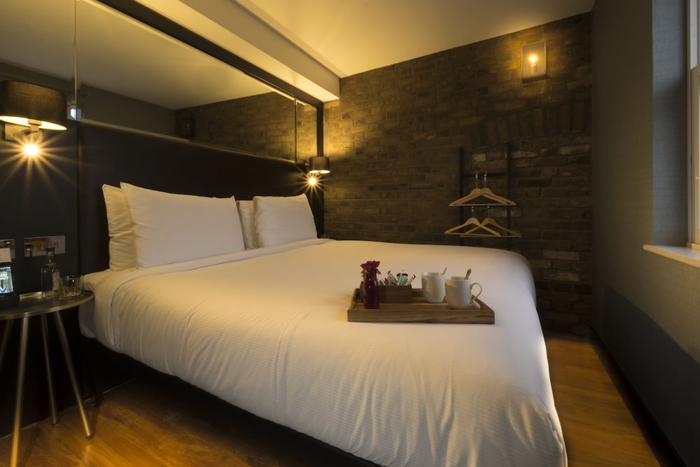 DELUXE, DOUBLE BED