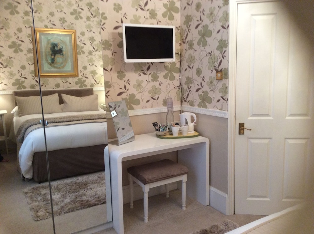 Hedley Villa Guest House 34/42