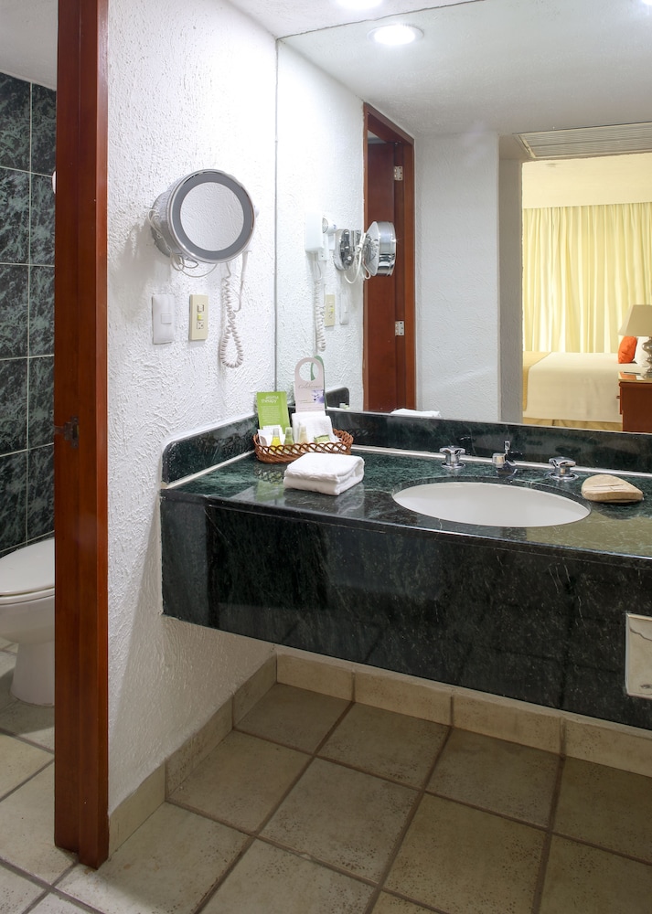 Emporio Ixtapa 49/50