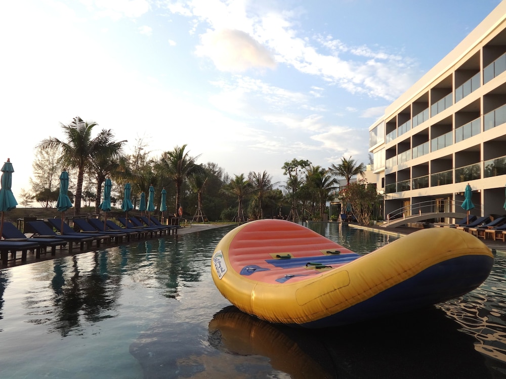 Le Coral Beach Resort And Cafe 68/79