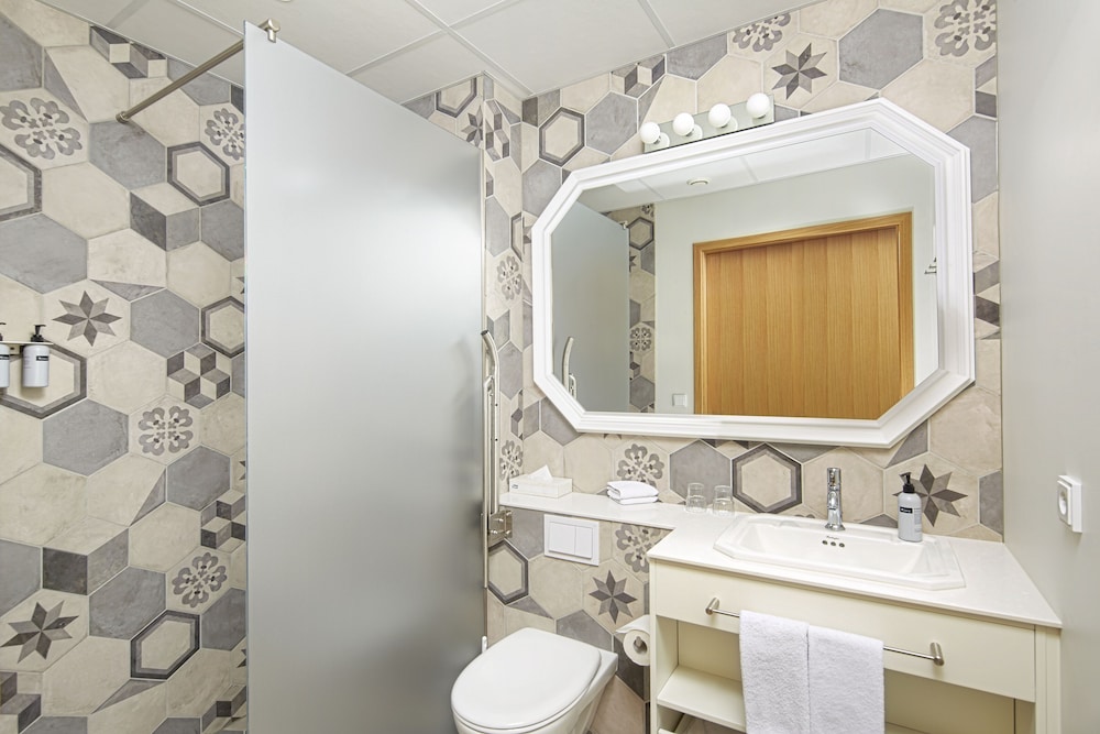 Reykjavik Marina - Berjaya Iceland Hotels 45/50