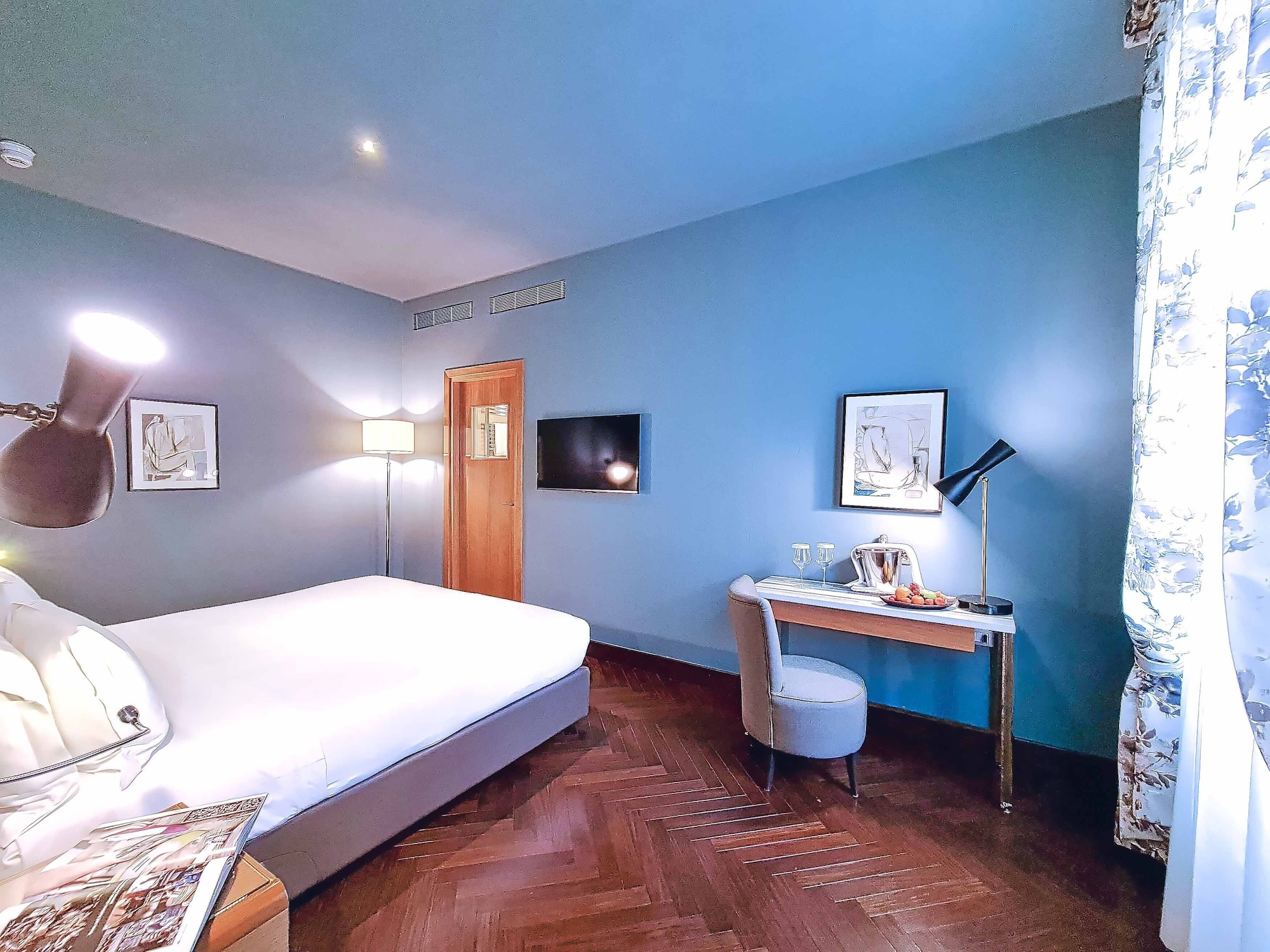 DELUXE, DOUBLE BED