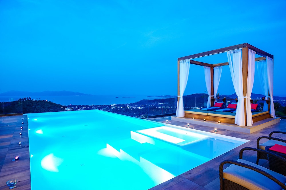 Luxury Villa Crystal Blue 8/21