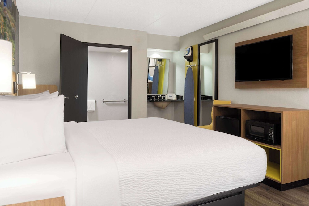 Days Inn by Wyndham Columbus/Worthington 10/43