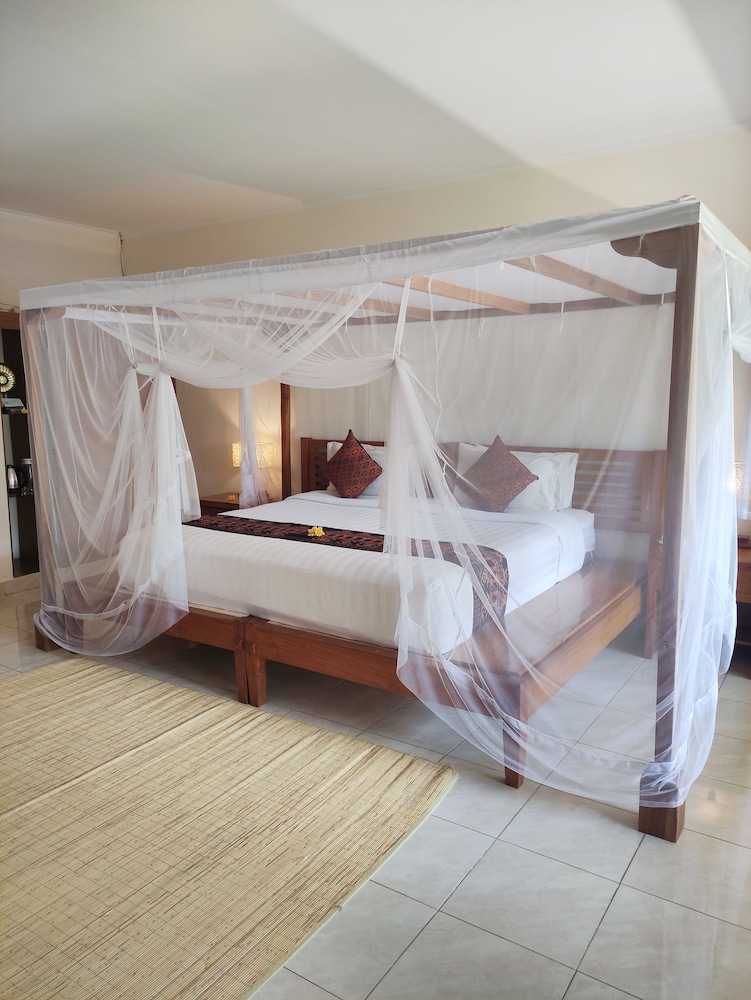 Puri Sari Beach Hotel 8/50