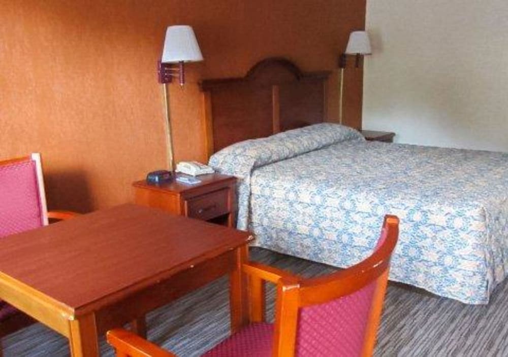 Rodeway Inn Forsyth near GA Public Safety Training Center 7/13