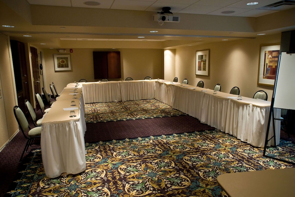 Staybridge Suites Williamsville Buffalo by IHG 57/65