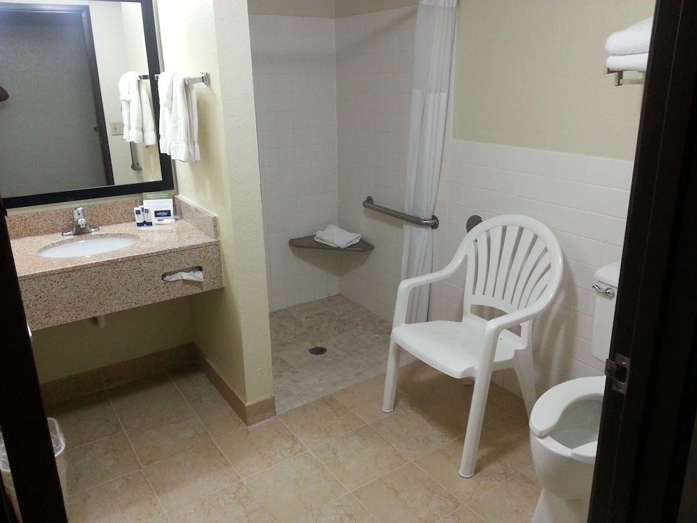 Americinn By Wyndham Burlington 38/38