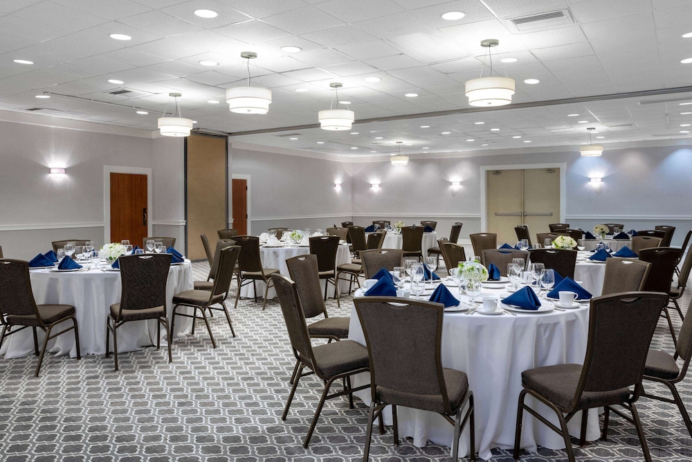 88 Palms Hotel and Event Center 36/59