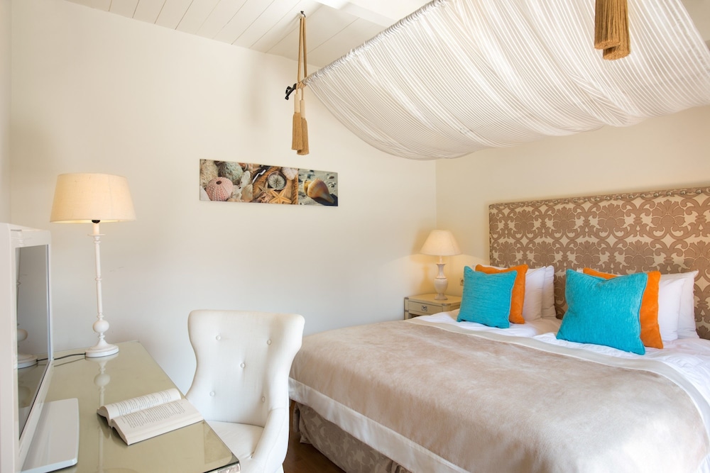 EXECUTIVE, SUITE