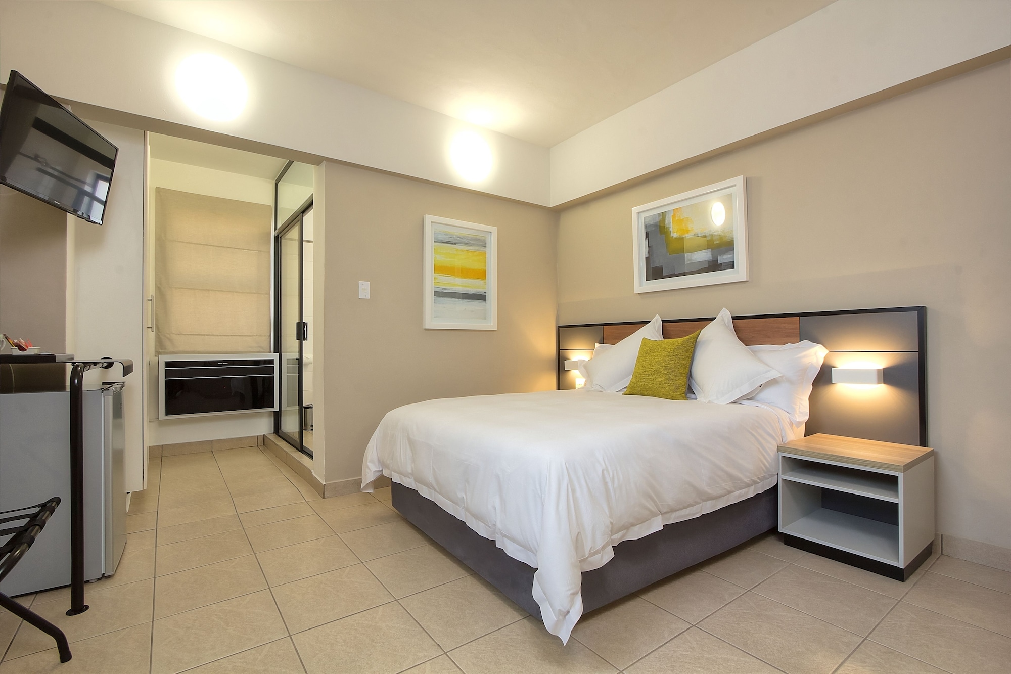 STANDARD, QUEEN BED