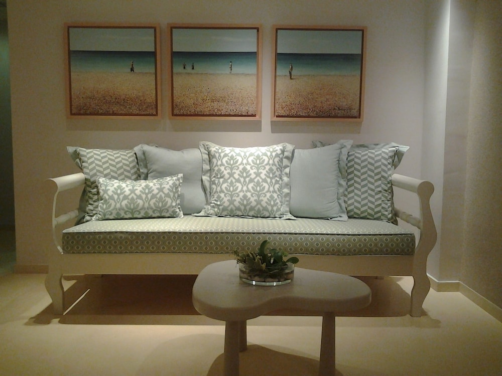 Iria Beach art hotel 47/69