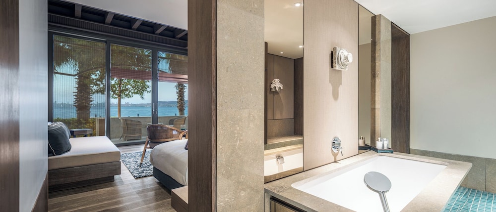 Grand, Cabana, Suite, King Bed