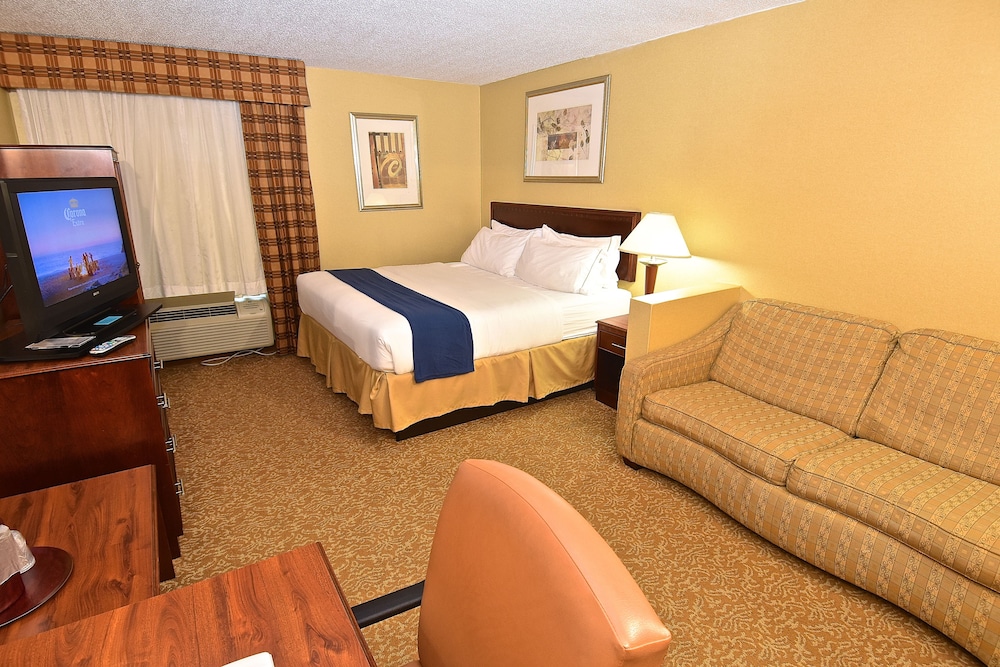 Holiday Inn Express Suites St Louis West Fenton 16/65