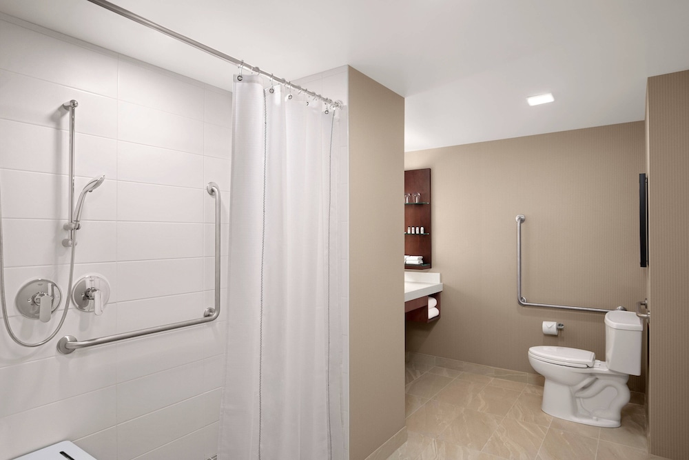 Delta Hotels By Marriott Thunder Bay 13/51